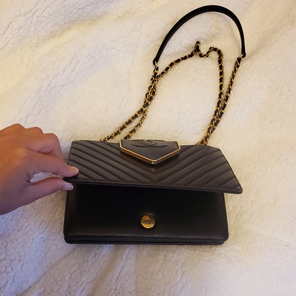 Chanel chevron crossbody - Picture 13 of 15